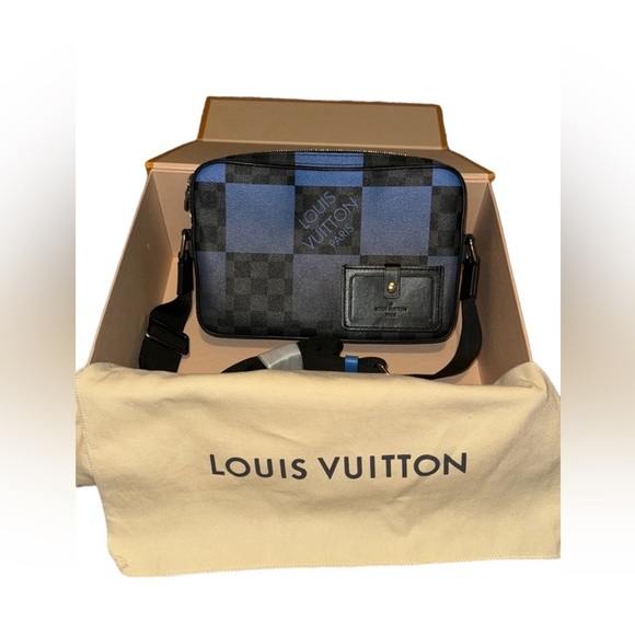 NEW Louis Vuitton Damier Graphite Alpha Messenger Bag​ - Picture 2 of 10